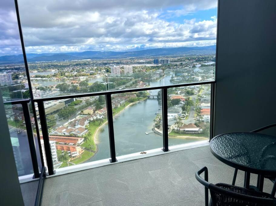 Stunning Riverview 1Bedroom Serviced Apt ゴールドコースト エクステリア 写真