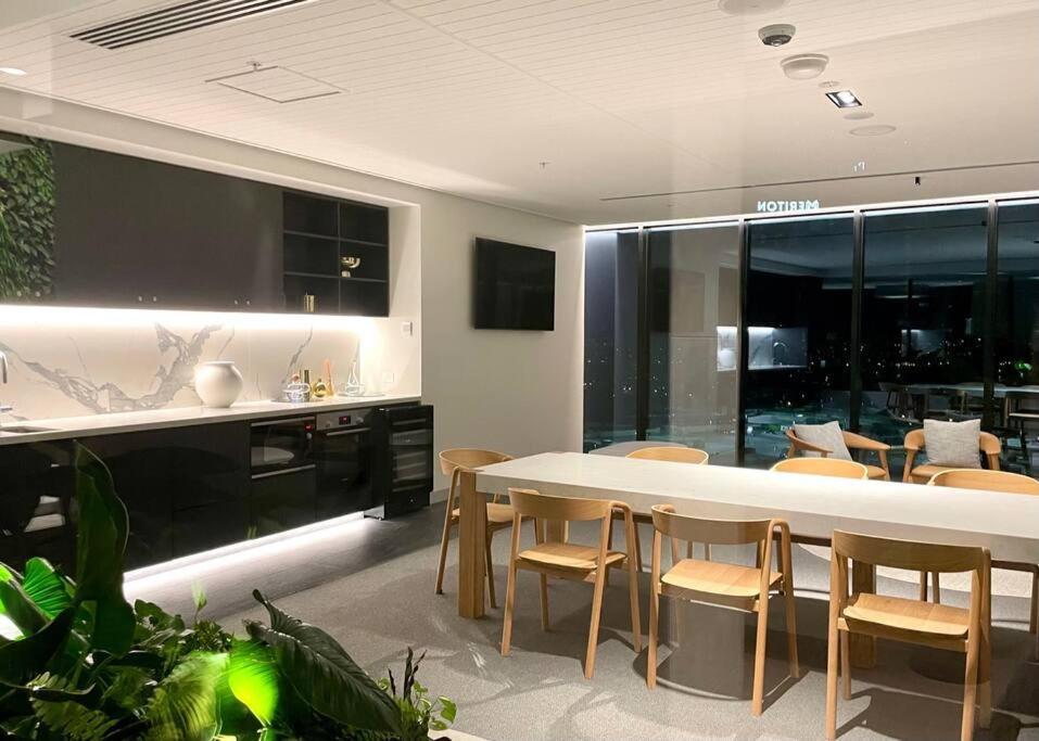 Stunning Riverview 1Bedroom Serviced Apt ゴールドコースト エクステリア 写真